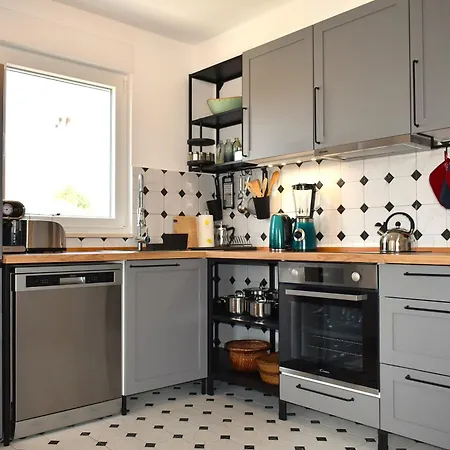 Art & Cozy New Apartmant Near And Historic Center Of Kastel Stari * Kastela