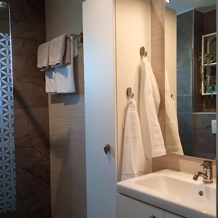Art & Cozy New Apartmant Near And Historic Center Of Kastel Stari Apartment