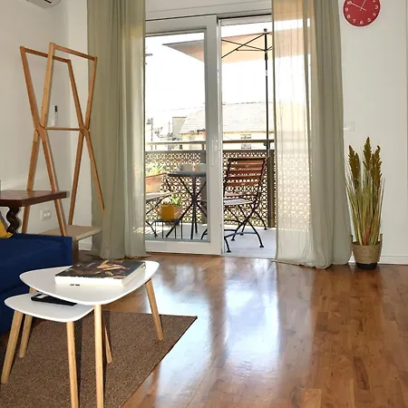 Art & Cozy New Apartmant Near And Historic Center Of Kastel Stari