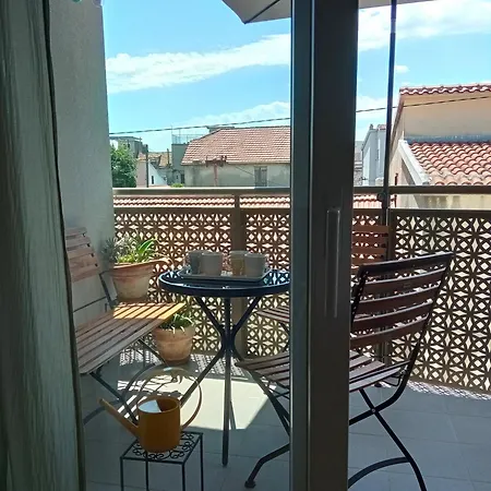 Art & Cozy New Apartmant Near And Historic Center Of Kastel Stari *